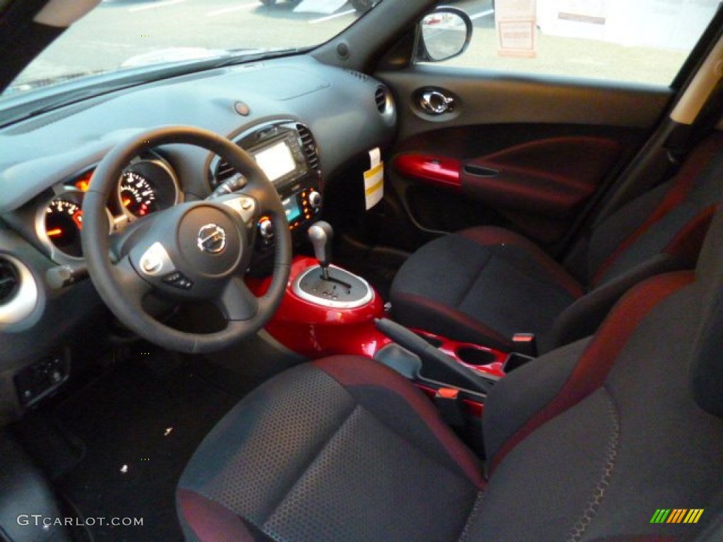2014 Nissan Juke SV AWD Interior Color Photos