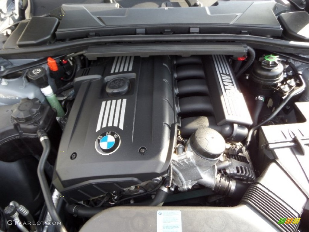 2010 BMW 3 Series 328i xDrive Sports Wagon Engine Photos