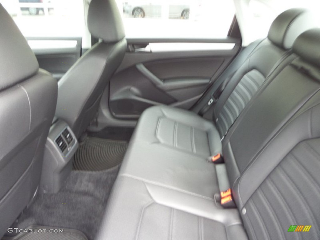 Titan Black Interior 2013 Volkswagen Passat V6 SE Photo #90795654