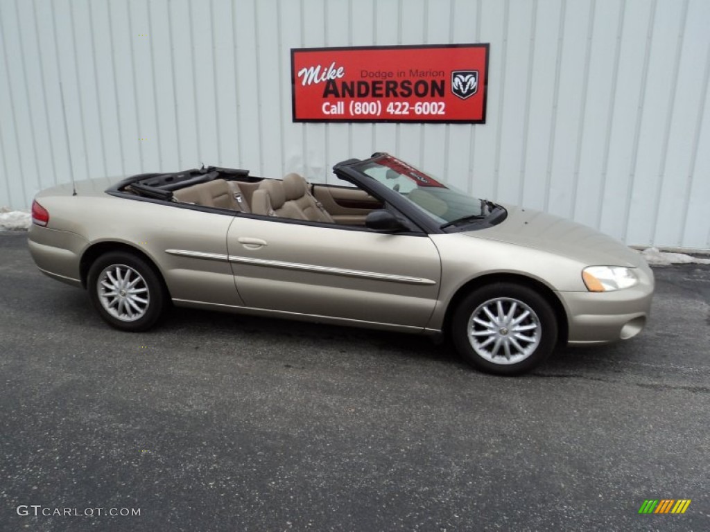 2002 Sebring LXi Convertible - Light Almond Pearl Metallic / Sandstone photo #2