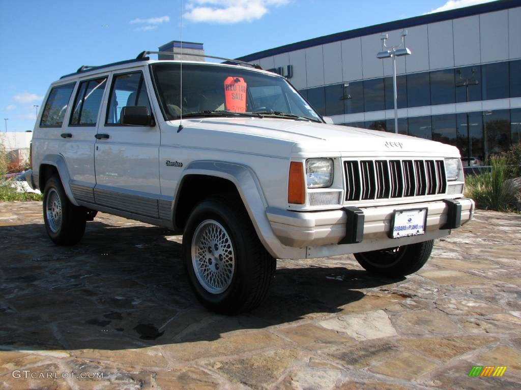 Stone White Jeep Cherokee