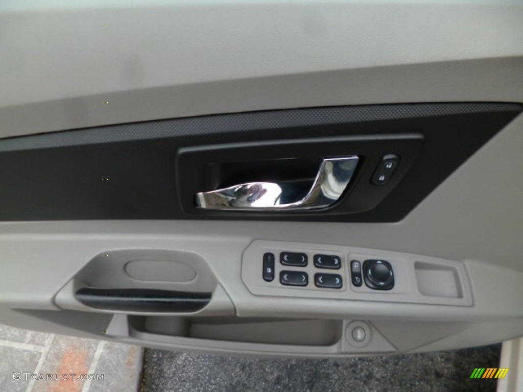 2006 Cadillac CTS Sedan Light Gray/Ebony Door Panel Photo #90805173