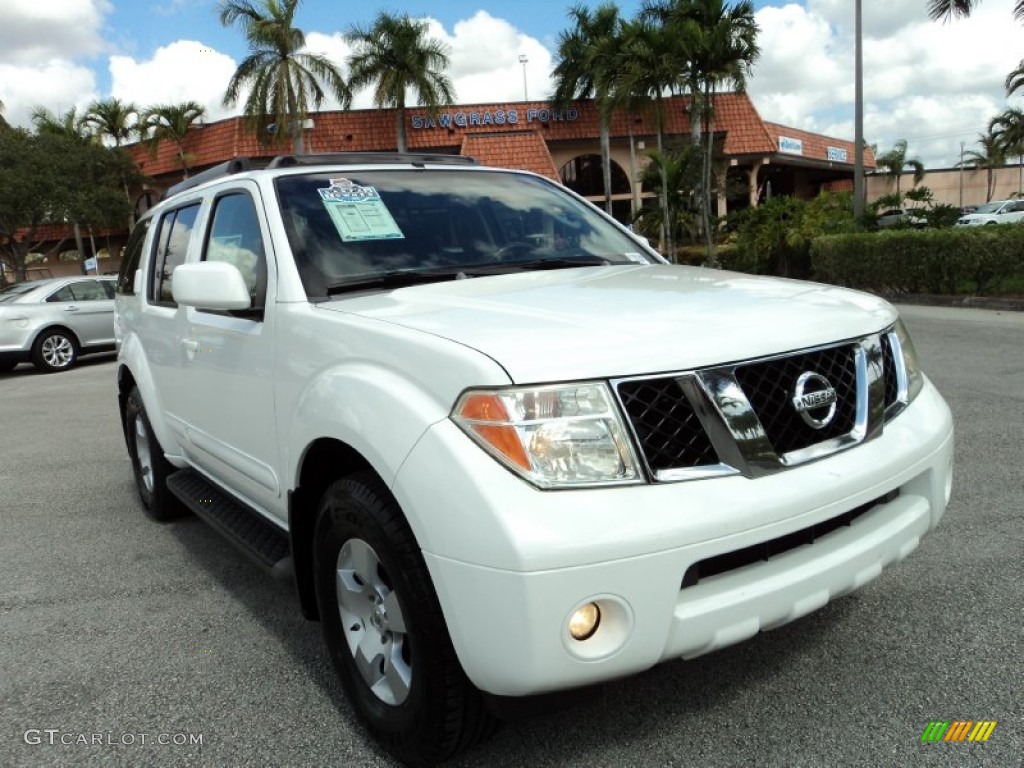 2007 Pathfinder SE - Avalanche White / Graphite photo #1