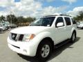 2007 Avalanche White Nissan Pathfinder SE  photo #13