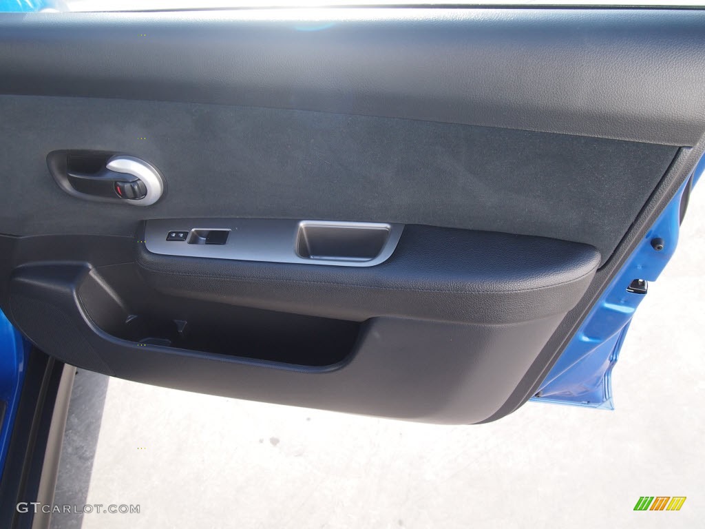 2011 Versa 1.8 S Hatchback - Metallic Blue / Charcoal photo #5