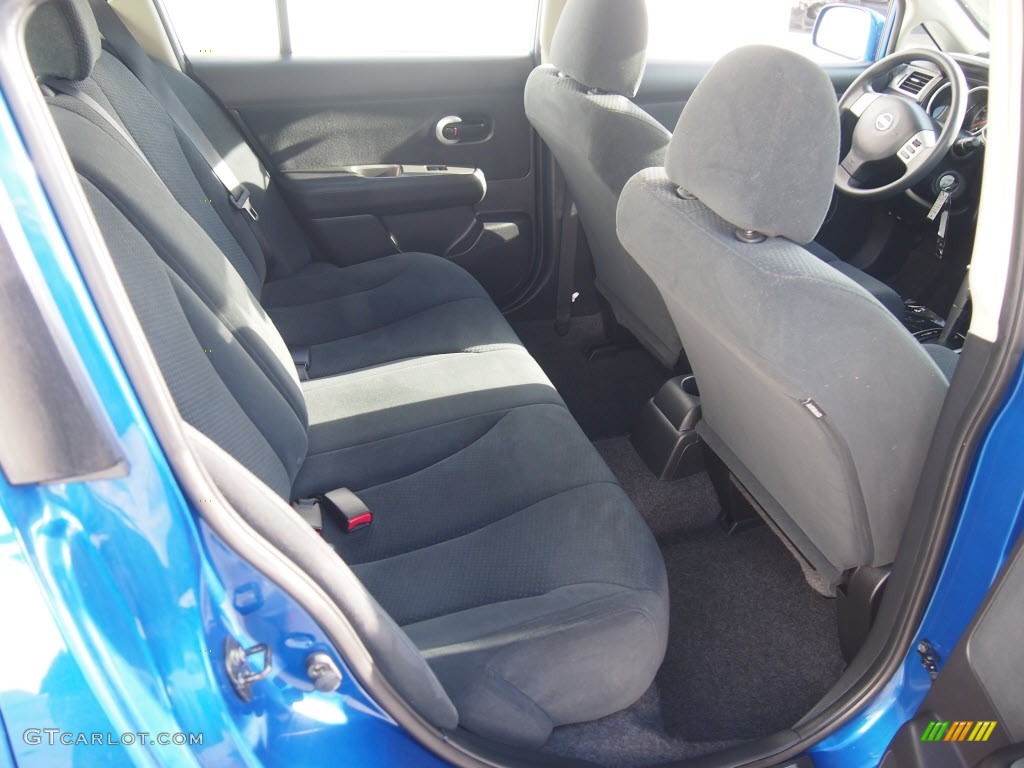 2011 Versa 1.8 S Hatchback - Metallic Blue / Charcoal photo #6