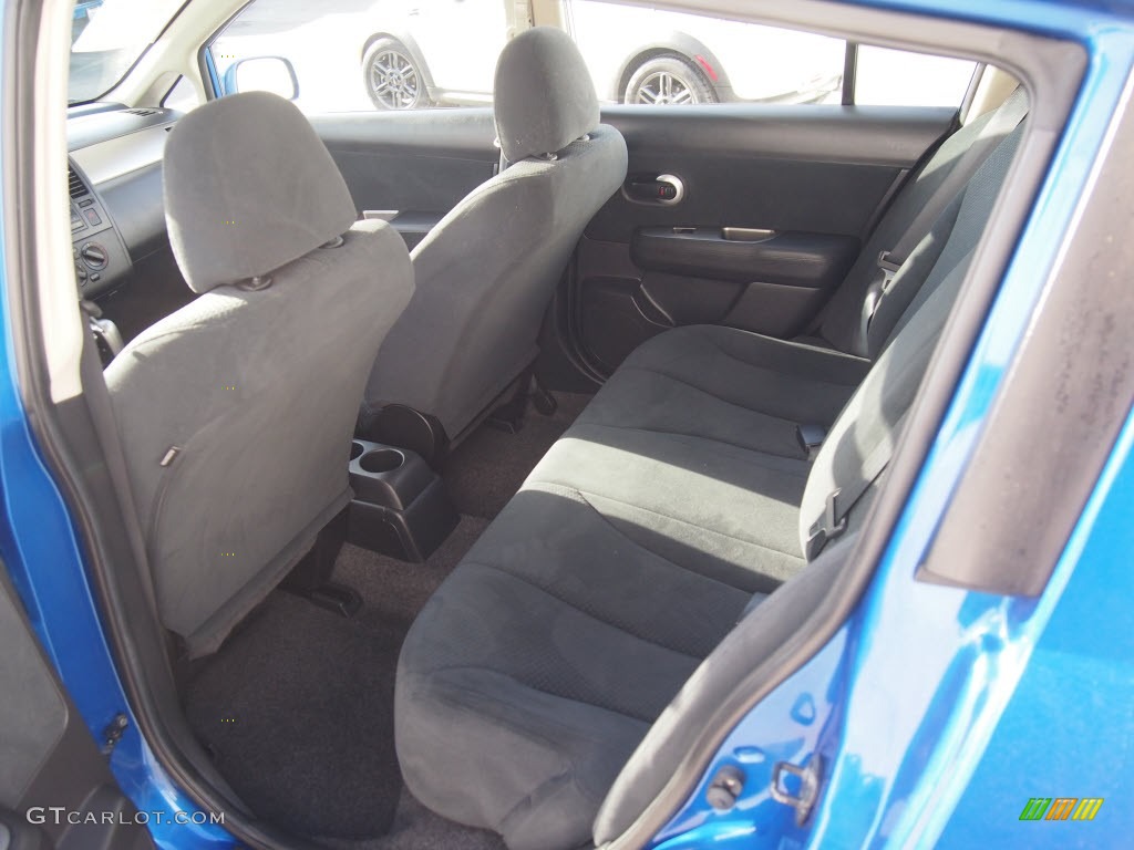 2011 Versa 1.8 S Hatchback - Metallic Blue / Charcoal photo #11