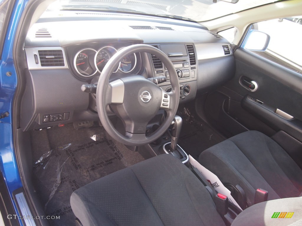 2011 Versa 1.8 S Hatchback - Metallic Blue / Charcoal photo #14