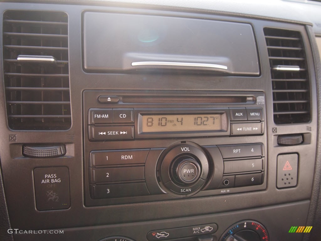 2011 Versa 1.8 S Hatchback - Metallic Blue / Charcoal photo #19