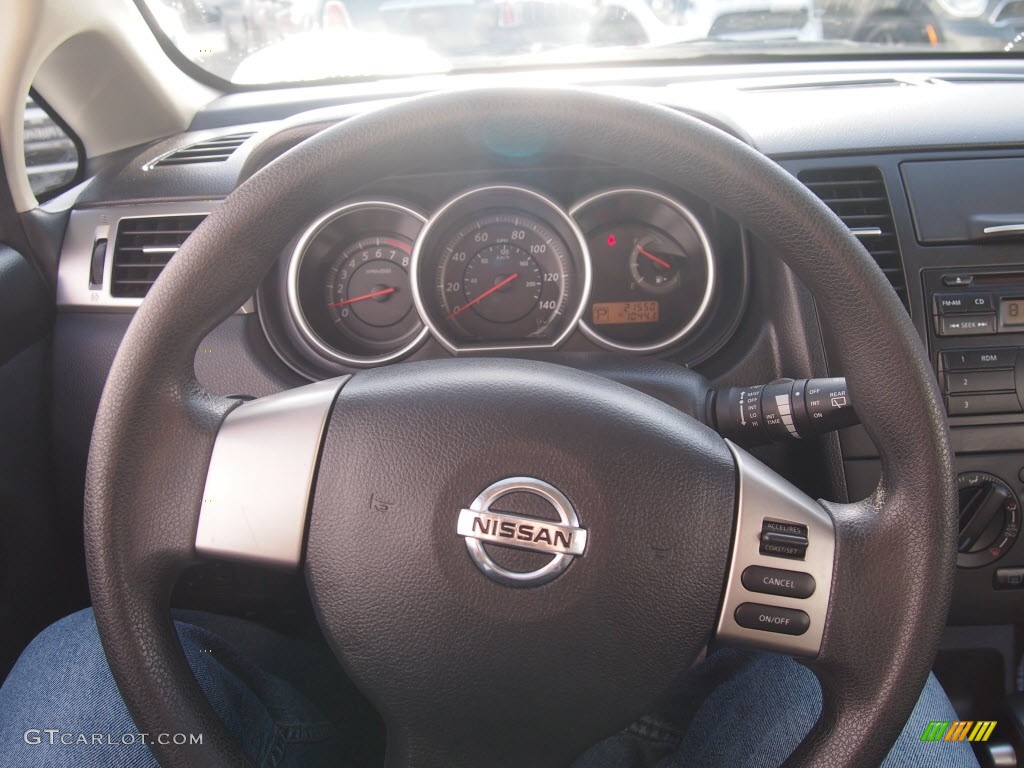 2011 Versa 1.8 S Hatchback - Metallic Blue / Charcoal photo #25
