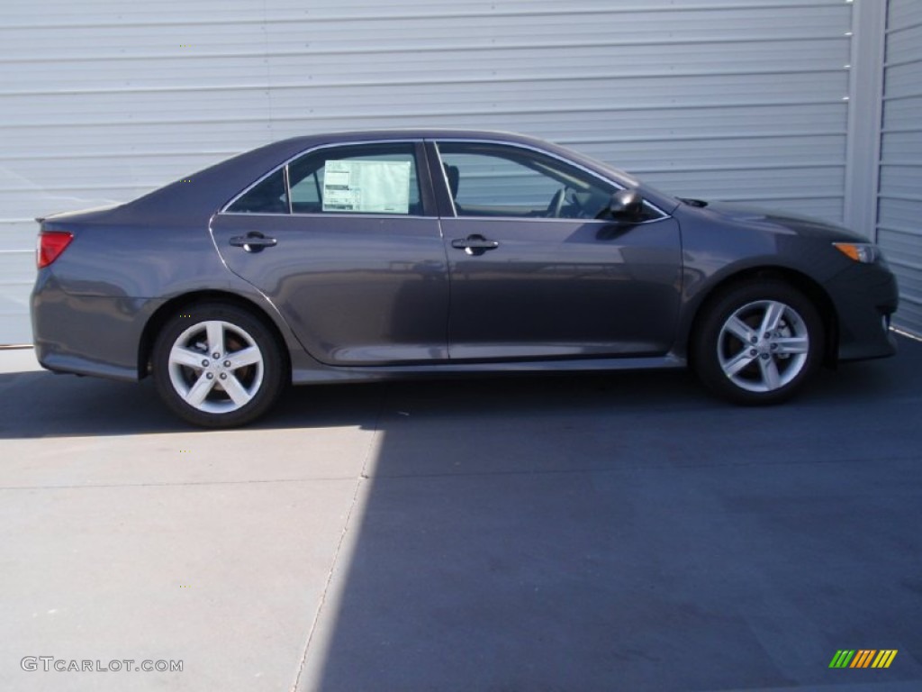 2014 Camry SE - Magnetic Gray Metallic / Black photo #3