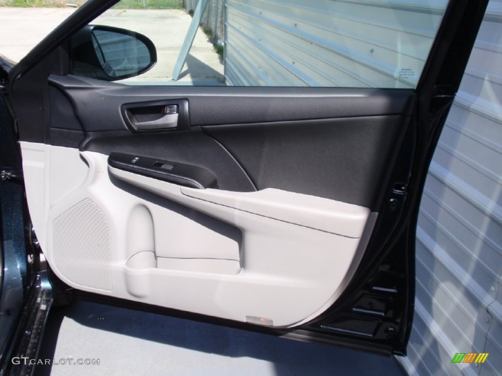 2014 Camry LE - Cosmic Gray Metallic / Ash photo #16