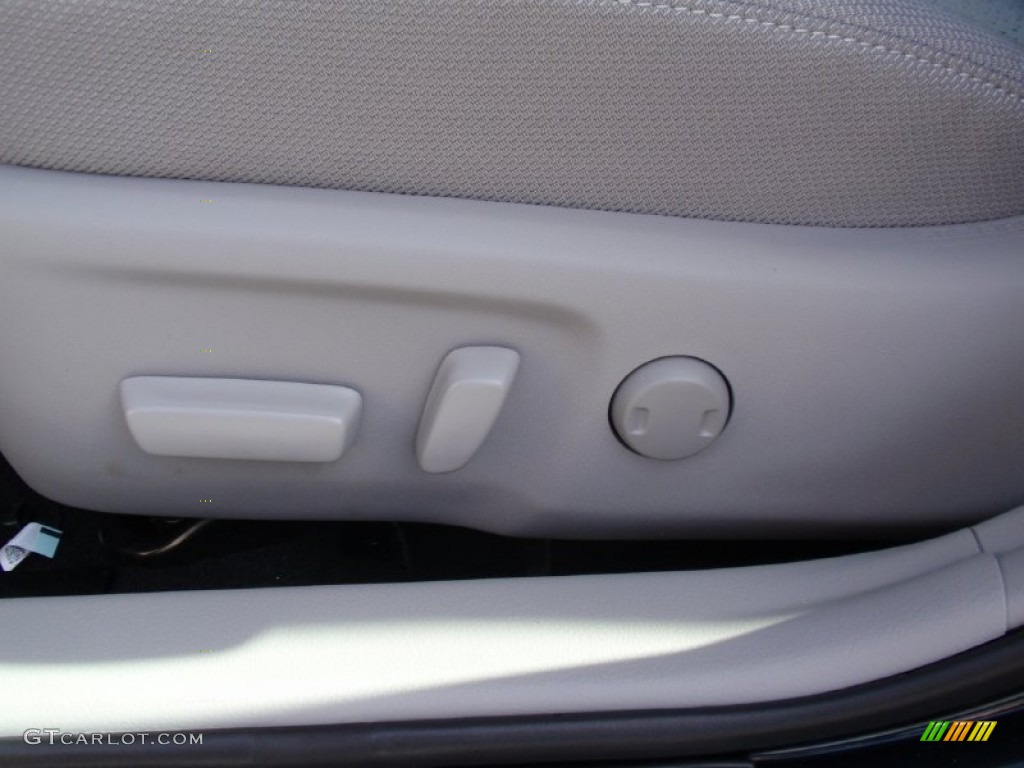 2014 Camry LE - Cosmic Gray Metallic / Ash photo #27