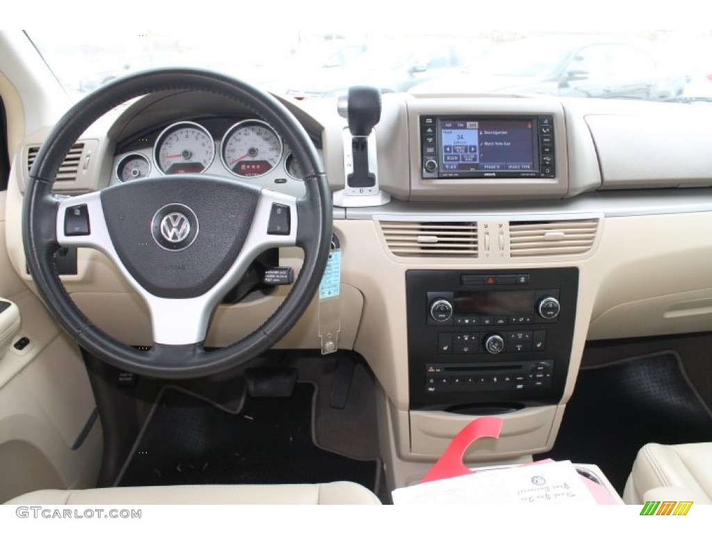 2010 Volkswagen Routan SEL Premium Dashboard Photos