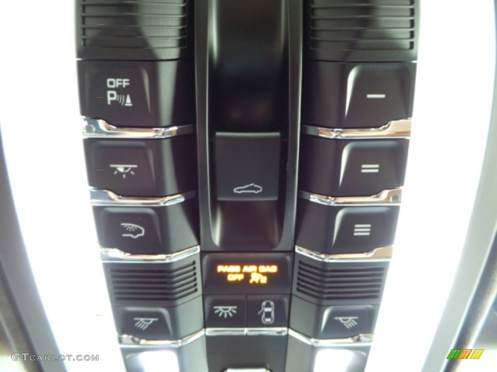 2014 Porsche Cayenne Turbo Controls Photo #90839660