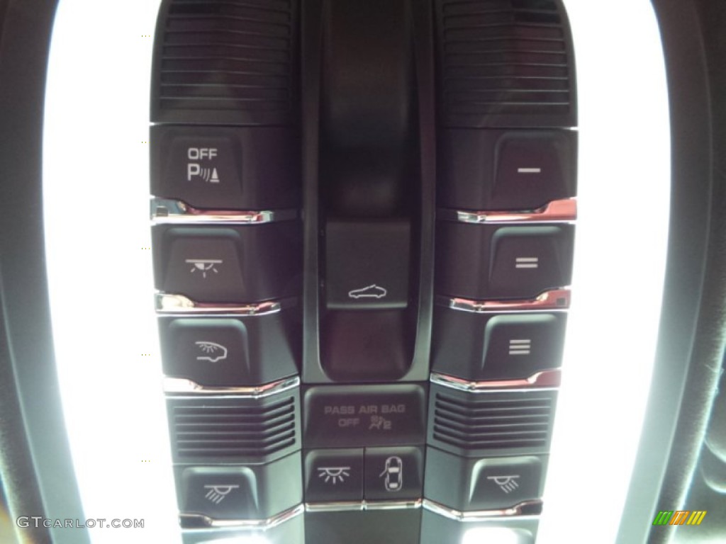 2014 Porsche Cayenne GTS Controls Photo #90840277