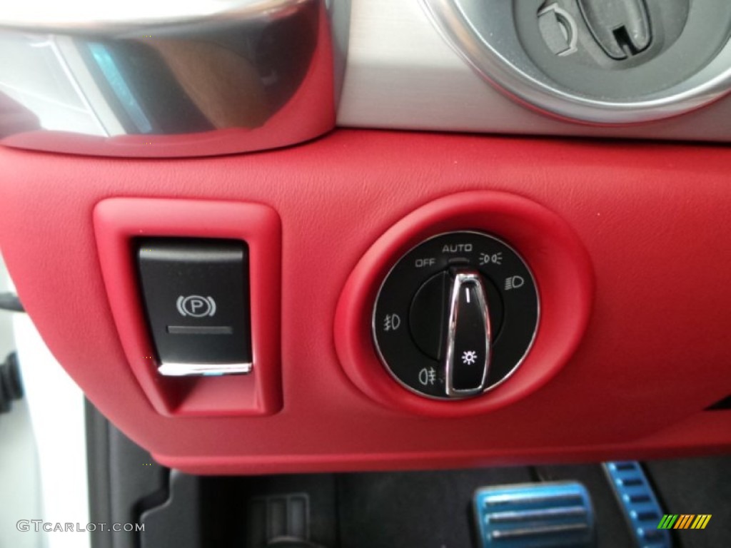 2014 Porsche Cayenne GTS Controls Photo #90840385