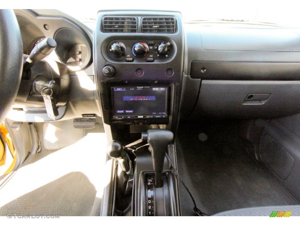 2003 Xterra XE V6 4x4 - Solar Yellow / Gray photo #16