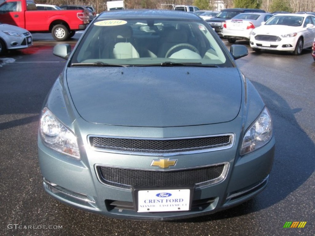 2009 Malibu LT Sedan - Silver Moss Metallic / Titanium photo #2