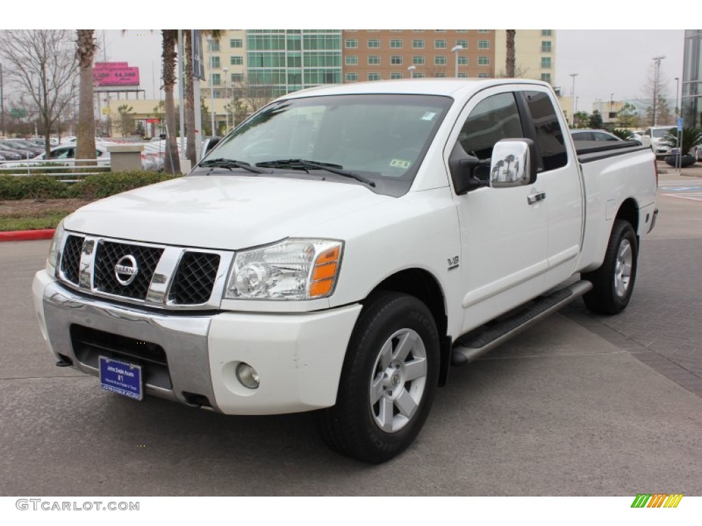 2004 Titan LE King Cab 4x4 - White / Graphite/Titanium photo #2
