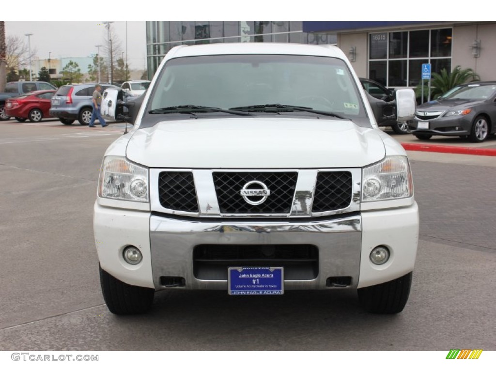 2004 Titan LE King Cab 4x4 - White / Graphite/Titanium photo #3
