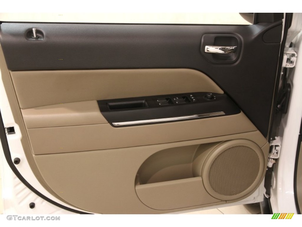 2011 Jeep Compass 2.4 Limited 4x4 Door Panel Photos