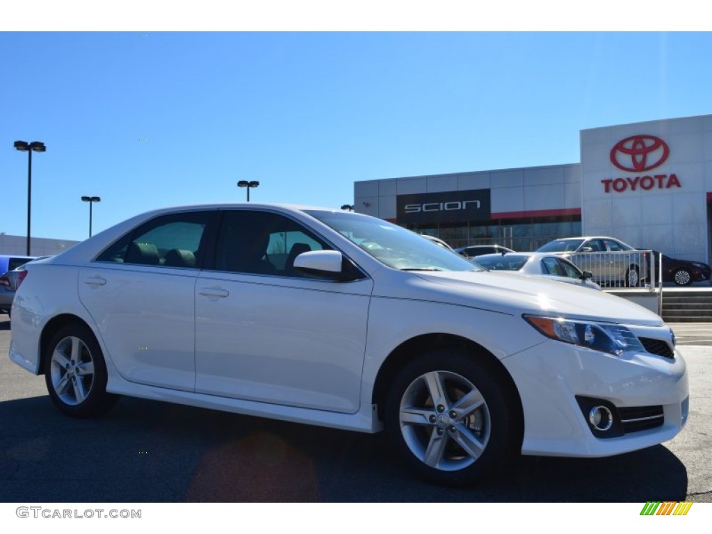 2014 Camry SE - Super White / Black photo #1