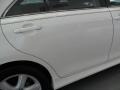 Super White - Camry SE Photo No. 17