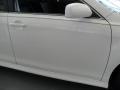 Super White - Camry SE Photo No. 18