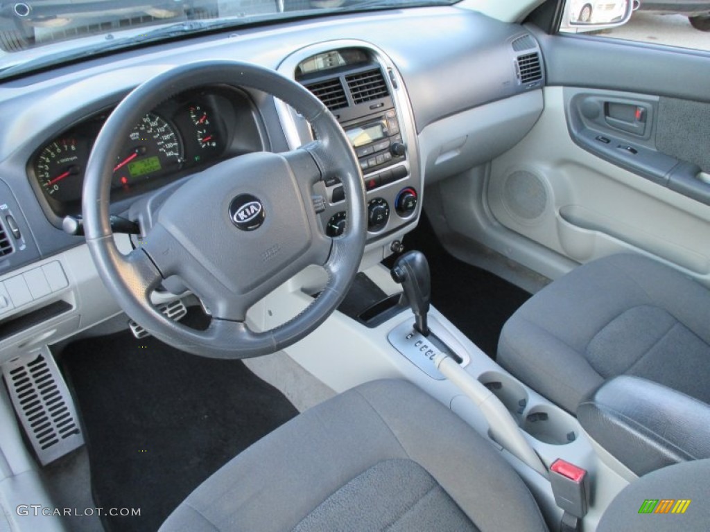 2006 Spectra SX Sedan - Clear Silver / Gray photo #11