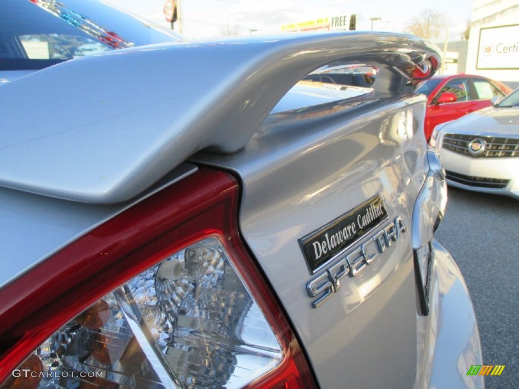 2006 Spectra SX Sedan - Clear Silver / Gray photo #28