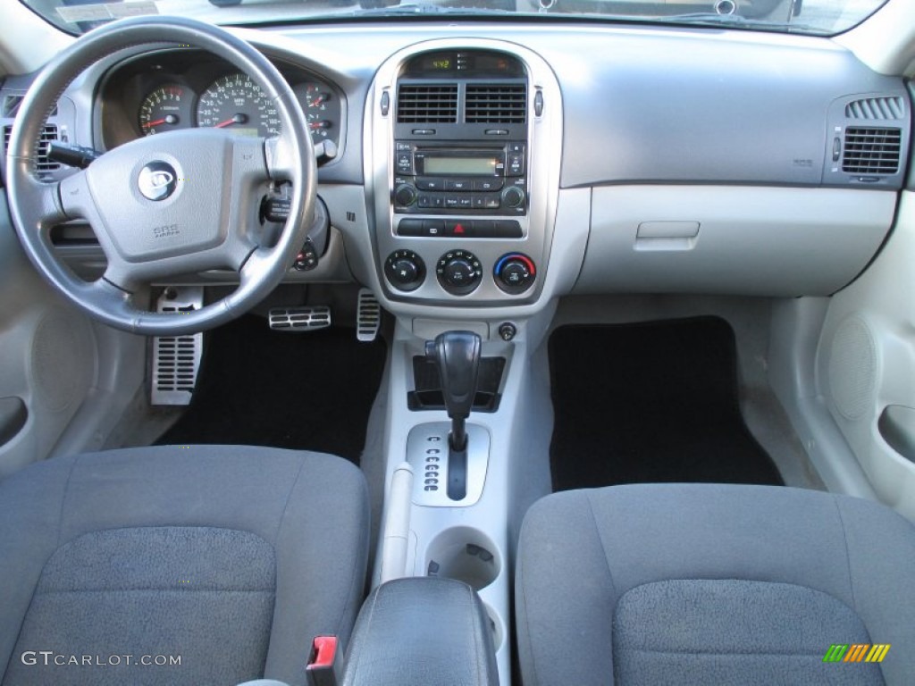 2006 Spectra SX Sedan - Clear Silver / Gray photo #31