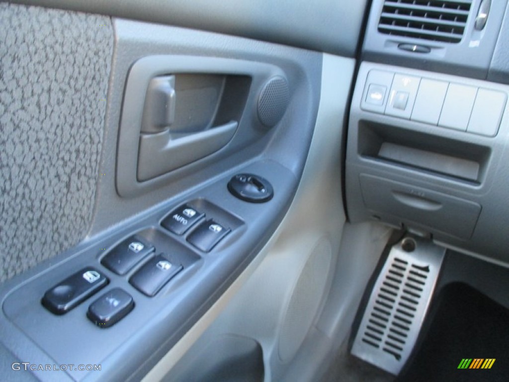2006 Spectra SX Sedan - Clear Silver / Gray photo #32