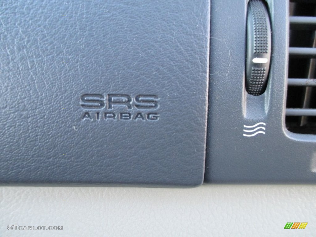 2006 Spectra SX Sedan - Clear Silver / Gray photo #39