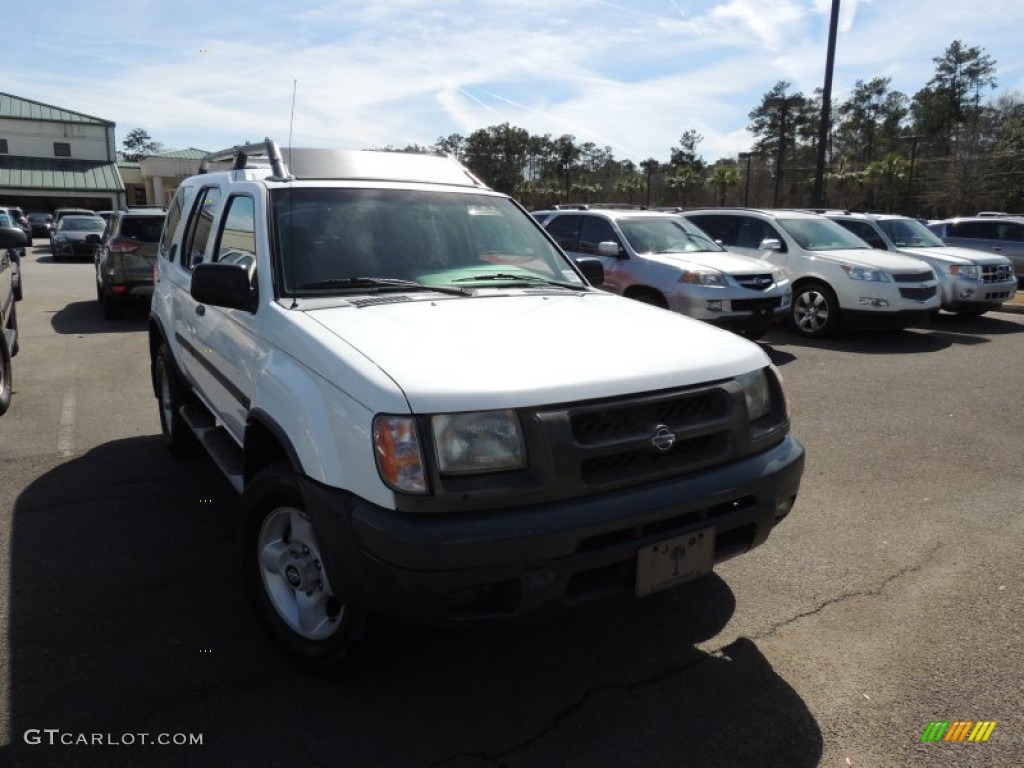 Cloud White Nissan Xterra