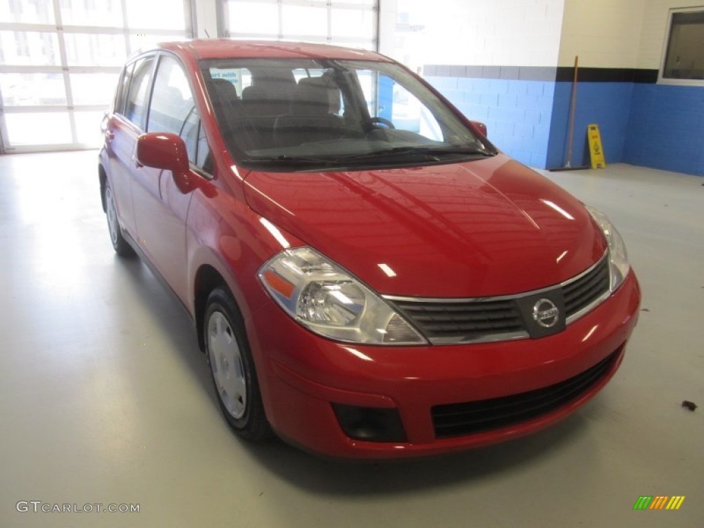 2008 Versa 1.8 S Hatchback - Red Alert / Charcoal photo #6