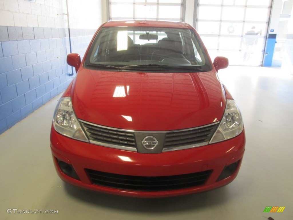 2008 Versa 1.8 S Hatchback - Red Alert / Charcoal photo #7
