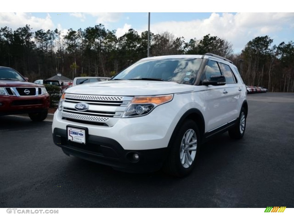 2013 Explorer XLT EcoBoost - Oxford White / Medium Light Stone photo #1