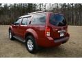 Red Brawn - Pathfinder SE 4x4 Photo No. 8