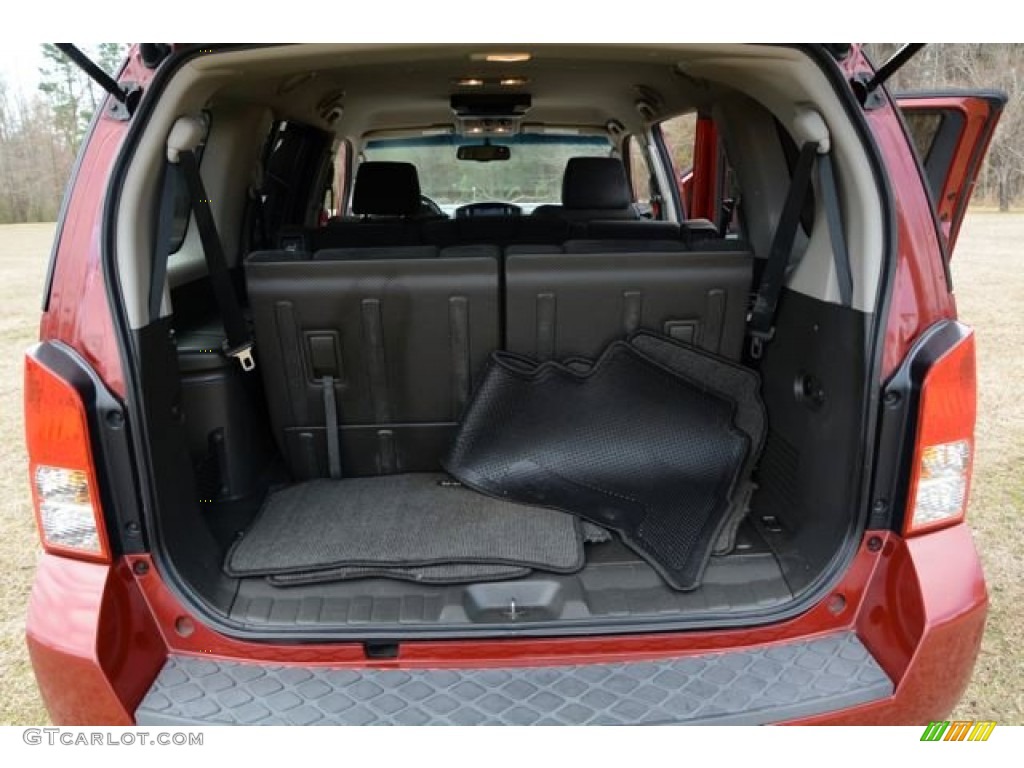 2008 Pathfinder SE 4x4 - Red Brawn / Graphite photo #17