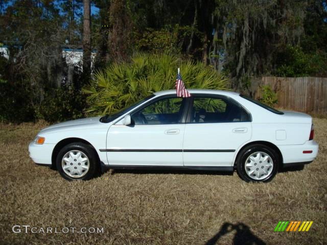 1996 Accord LX Sedan - Frost White / Beige photo #3
