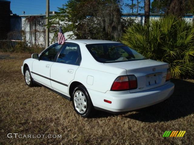 1996 Accord LX Sedan - Frost White / Beige photo #4