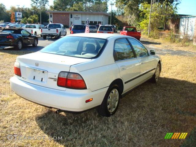 1996 Accord LX Sedan - Frost White / Beige photo #6