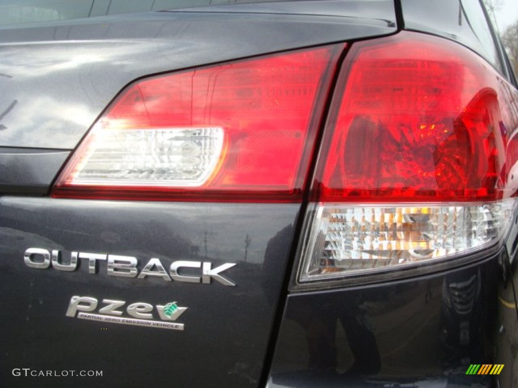 2011 Outback 2.5i Wagon - Graphite Gray Metallic / Off Black photo #21