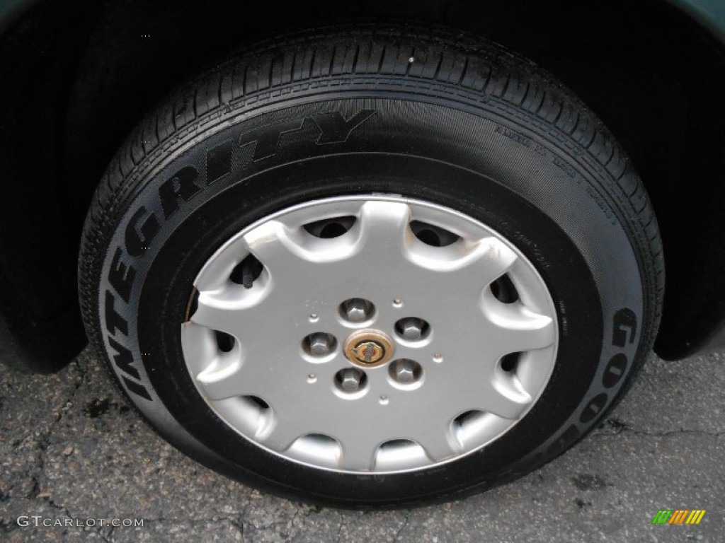 2002 Chrysler Town & Country LX Wheel Photos