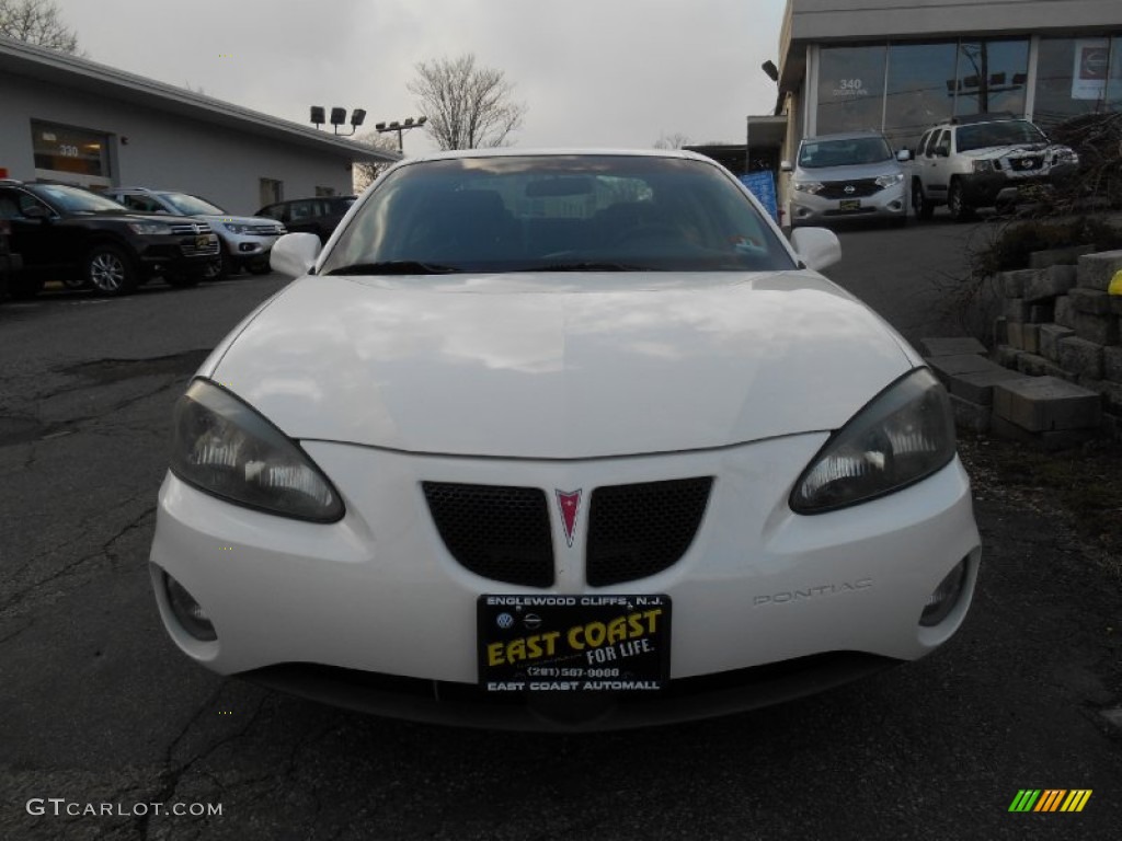 2004 Grand Prix GT Sedan - Summit White / Dark Pewter photo #2