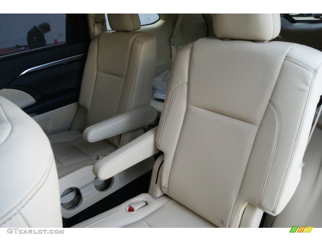 2014 Toyota Highlander Limited AWD Rear Seat Photos