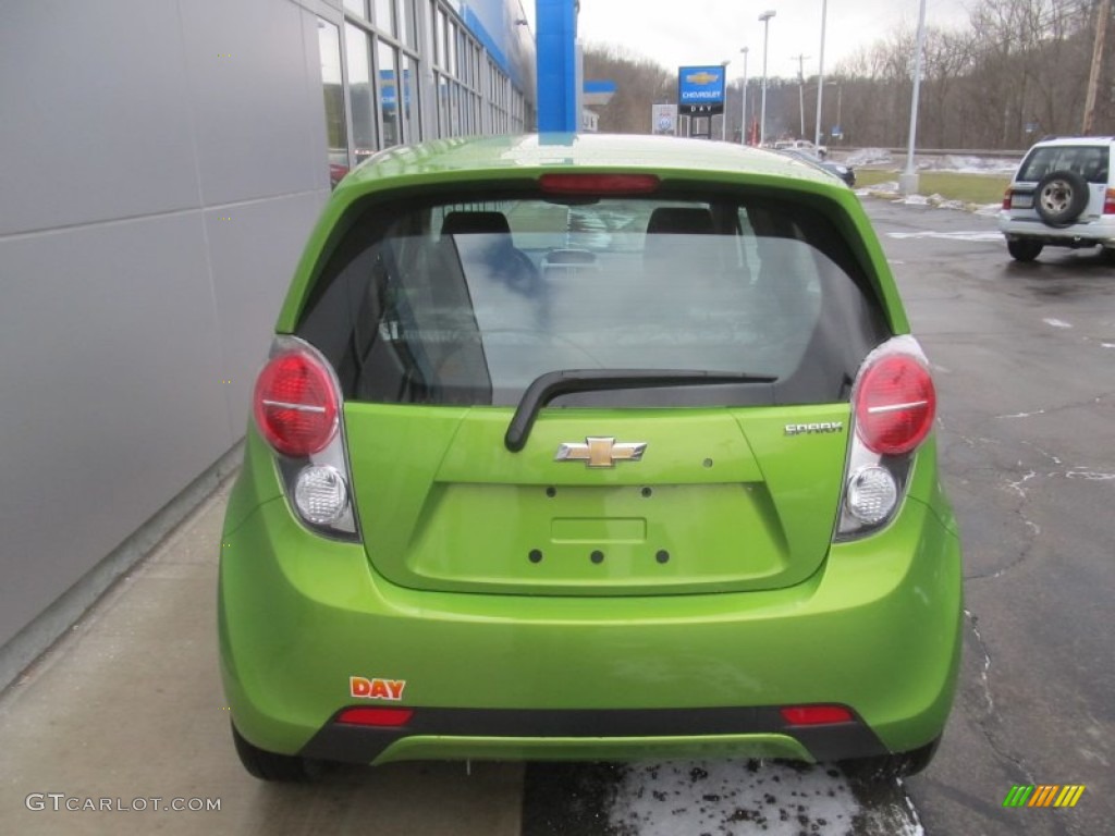 2014 Spark LS - Jalapeno / Silver/Green photo #5