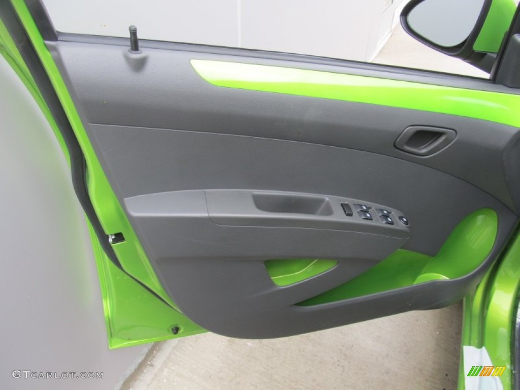 2014 Chevrolet Spark LS Silver/Green Door Panel Photo #90912451