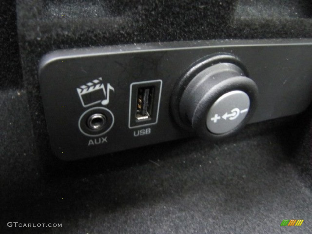 2014 Land Rover Range Rover Evoque Pure Plus Controls Photo #90913252